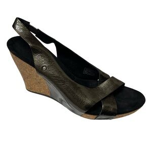 UGG Hazel Metallic Patent Wedge Sandal Size 9